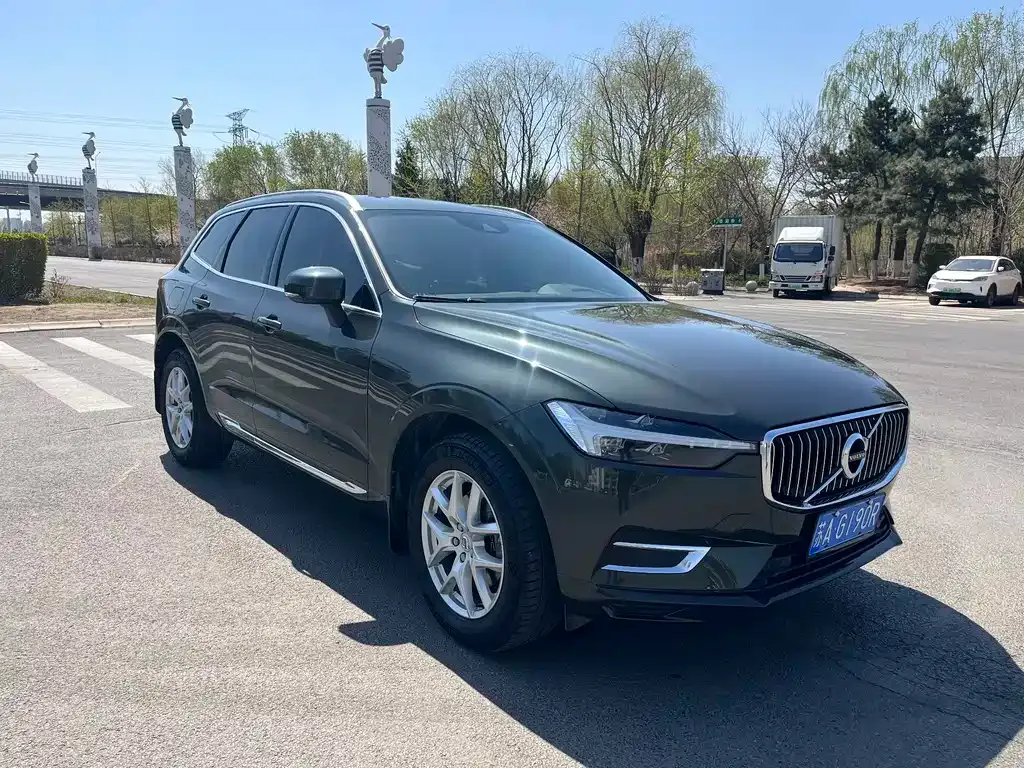Volvo XC60 — фото 10
