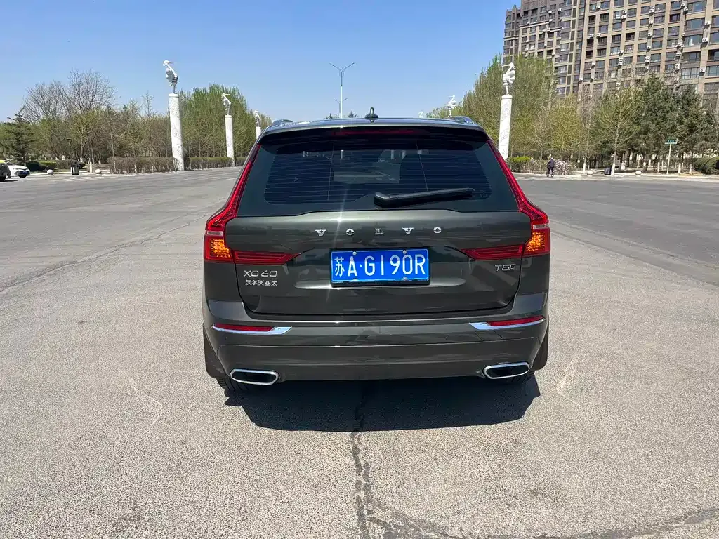 Volvo XC60 — фото 9