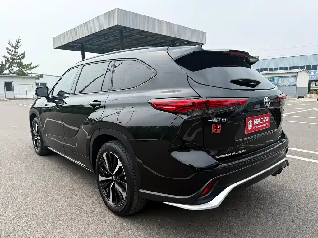 Toyota Crown Kluger 2023 из CN, фото 8