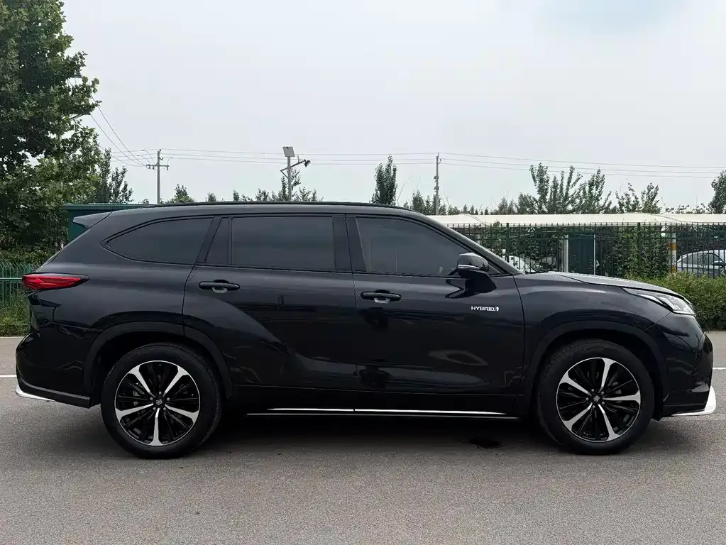 Toyota Crown Kluger 2023 из CN, фото 9