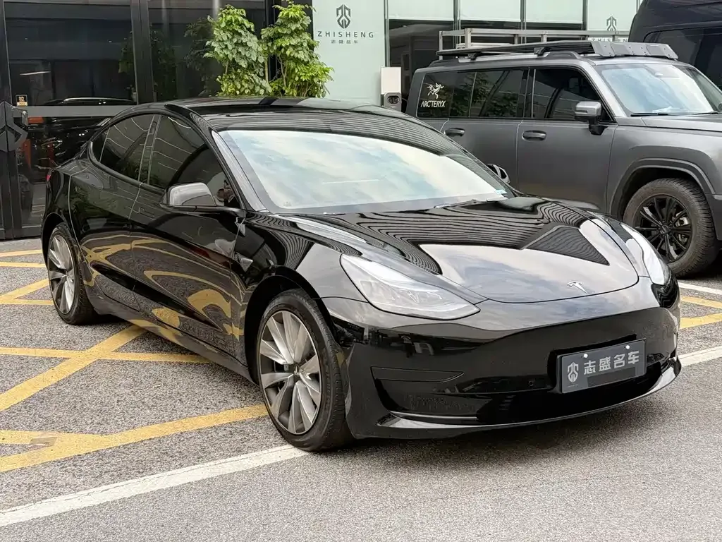Tesla Model 3 — фото 10