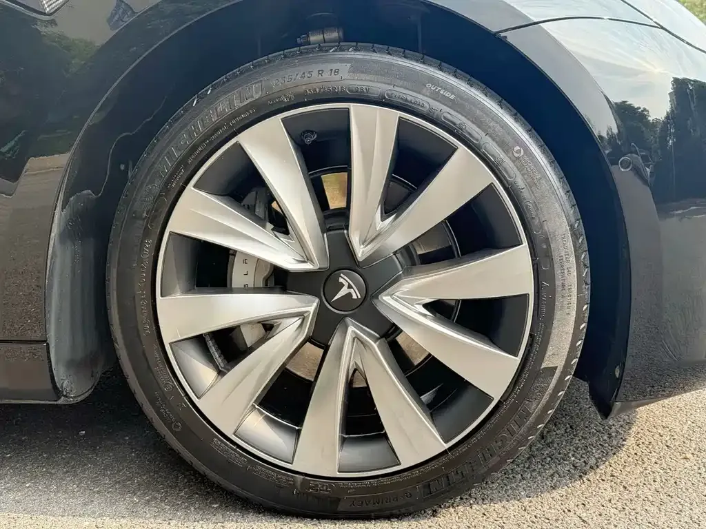 Tesla Model 3 — фото 6
