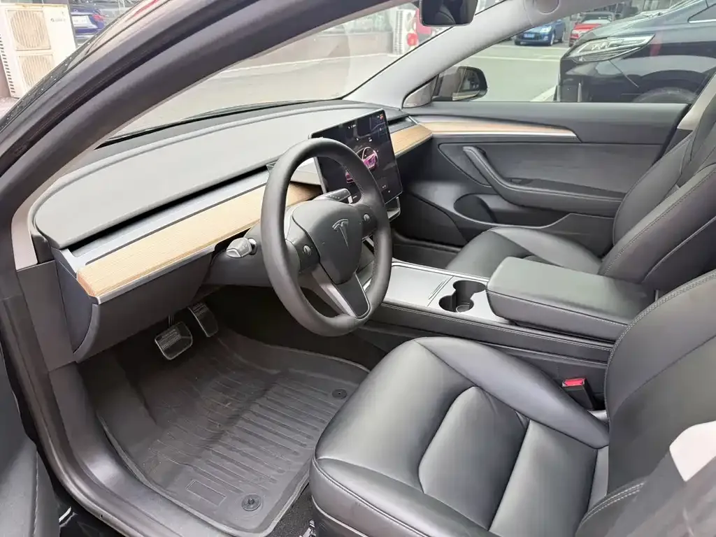 Tesla Model 3 — фото 3