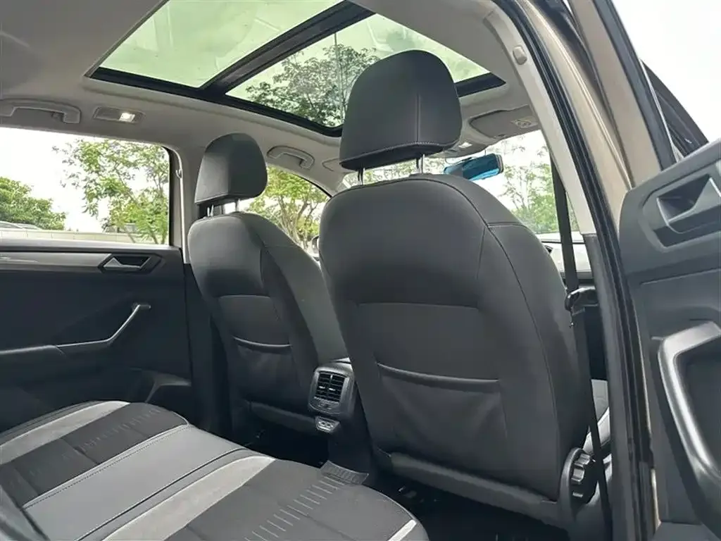 Volkswagen T-Roc 2021 из CN, фото 2