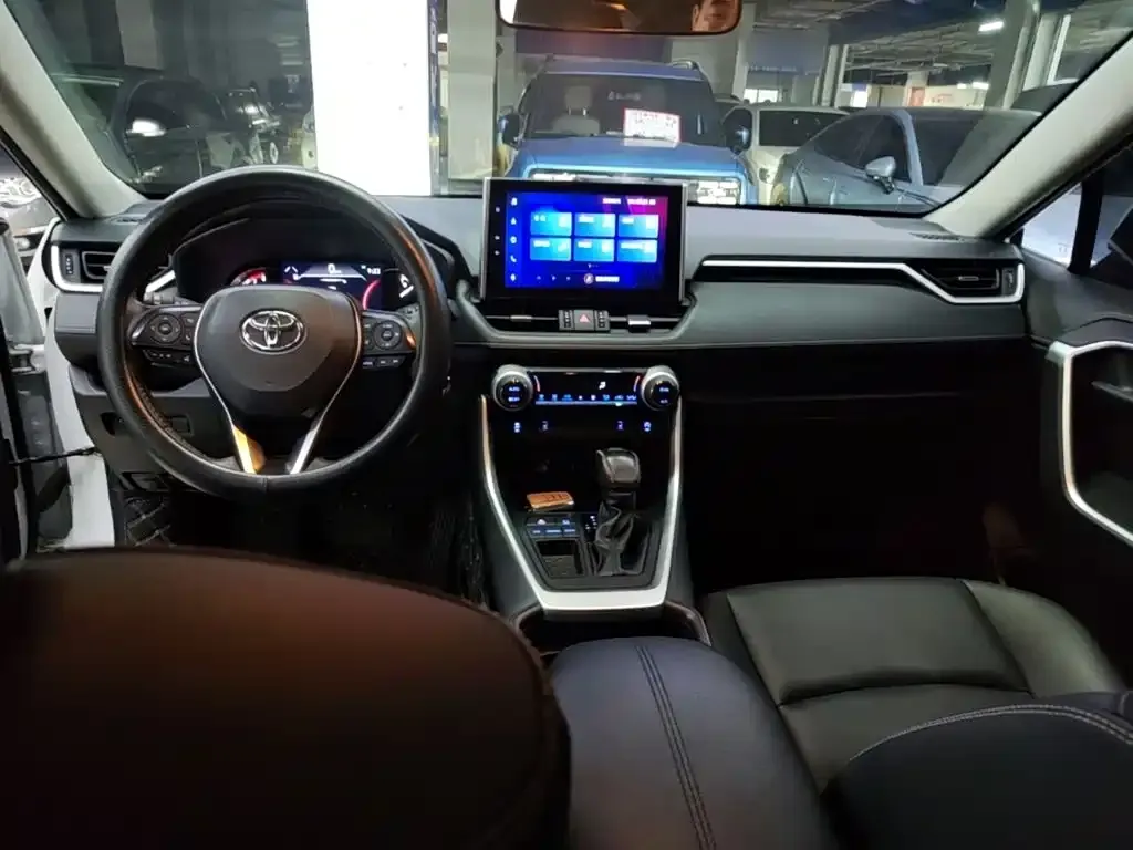 Toyota RAV4 — фото 3