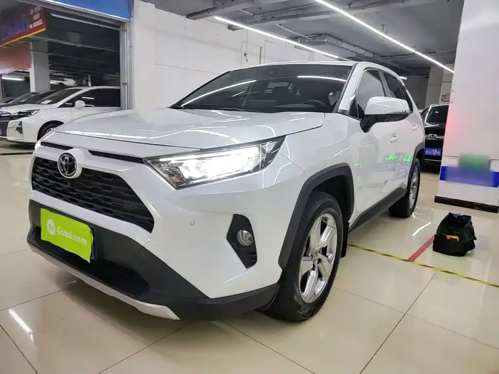 Toyota RAV4 — фото 6