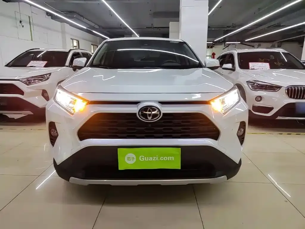 Toyota RAV4 — фото 4