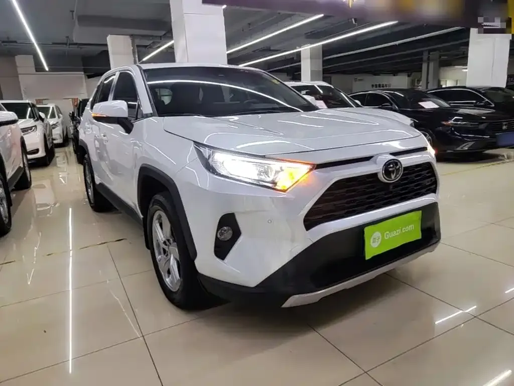 Toyota RAV4 — фото 7
