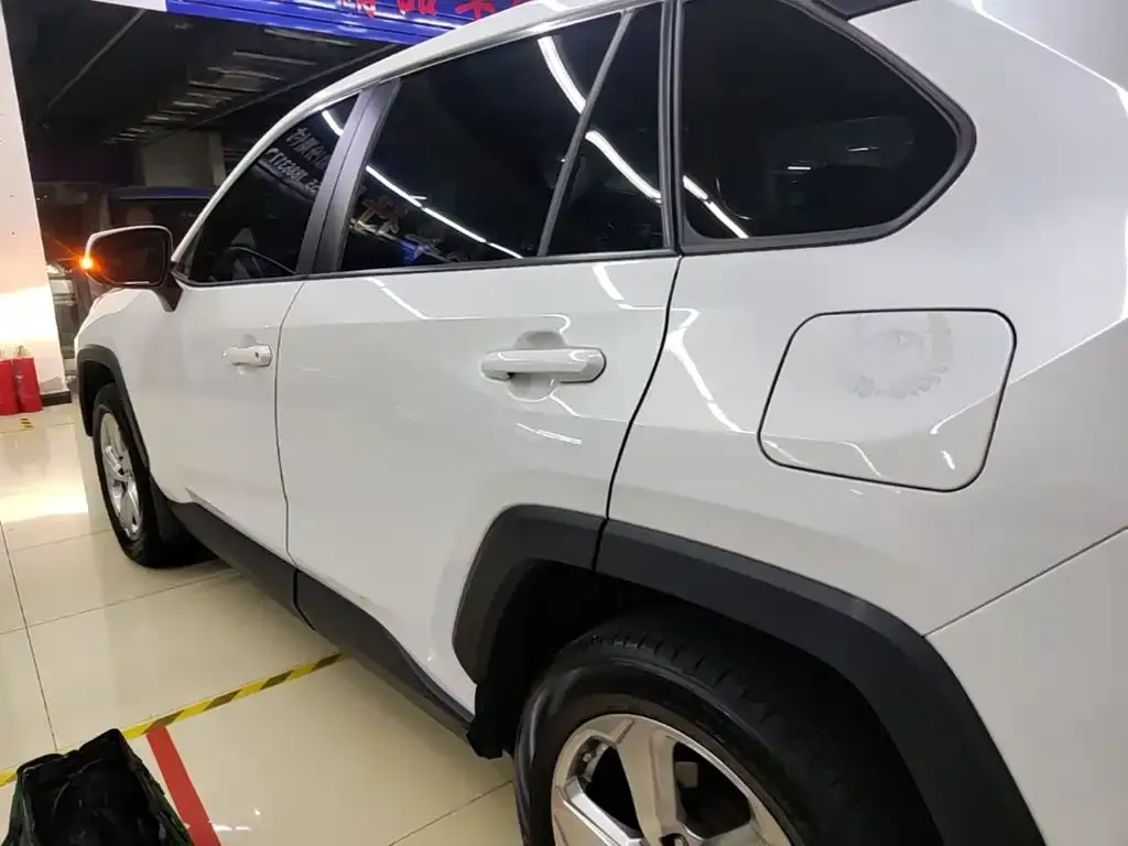 Toyota RAV4 — фото 5