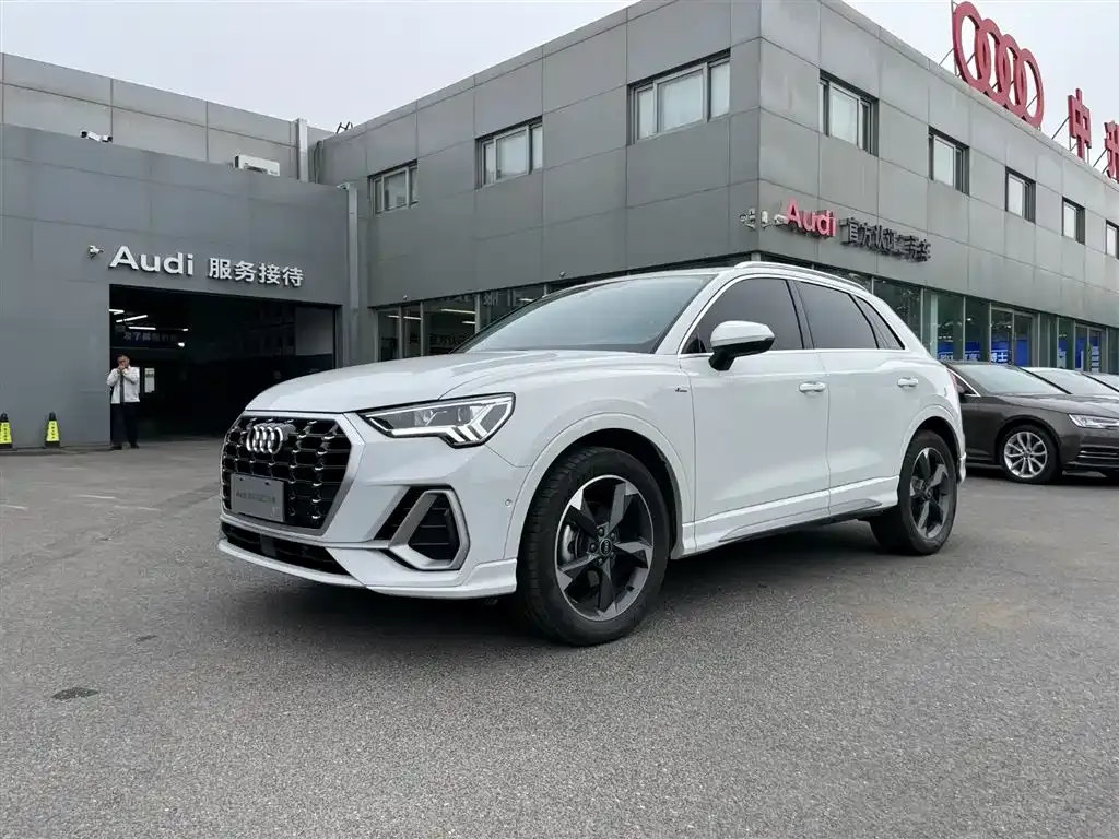 Audi Q3 — фото 1