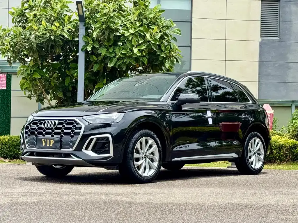 Audi Q5L — фото 1