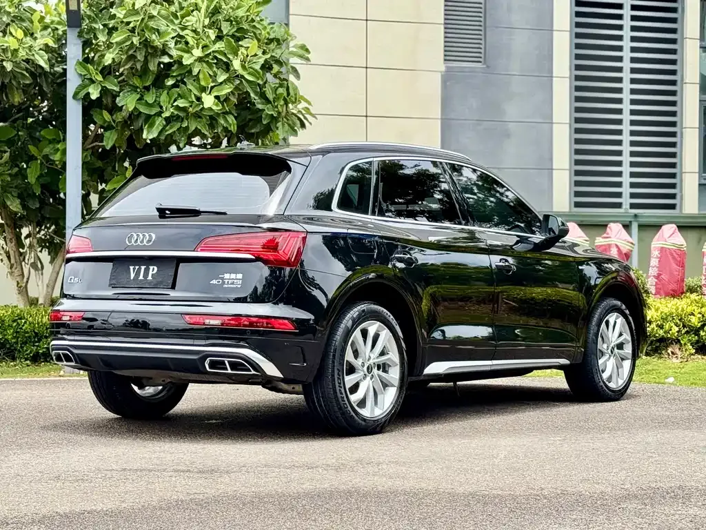 Audi Q5L — фото 8