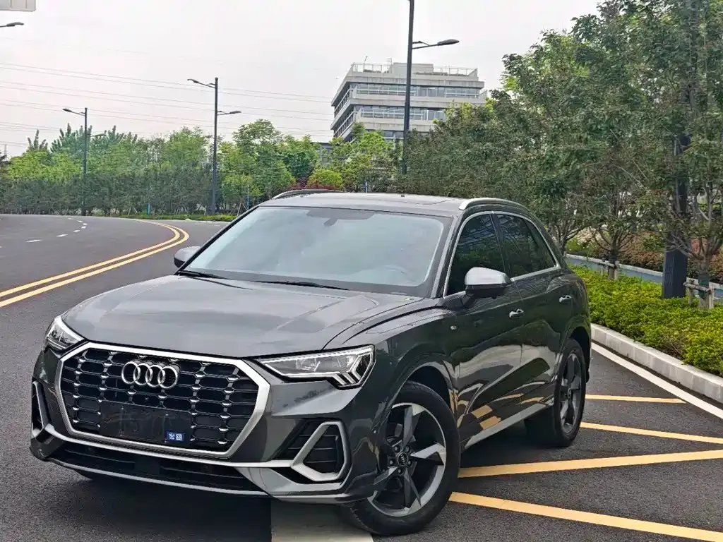 Audi Q3 — фото 1