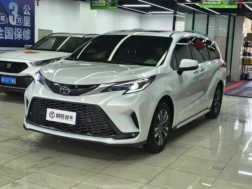 Toyota Granvia — фото 1