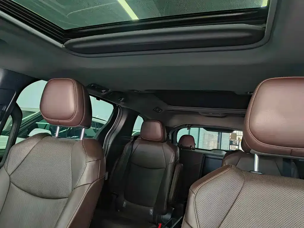 Toyota Granvia — фото 7