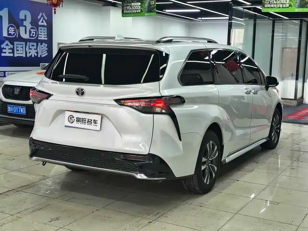 Toyota Granvia — фото 6