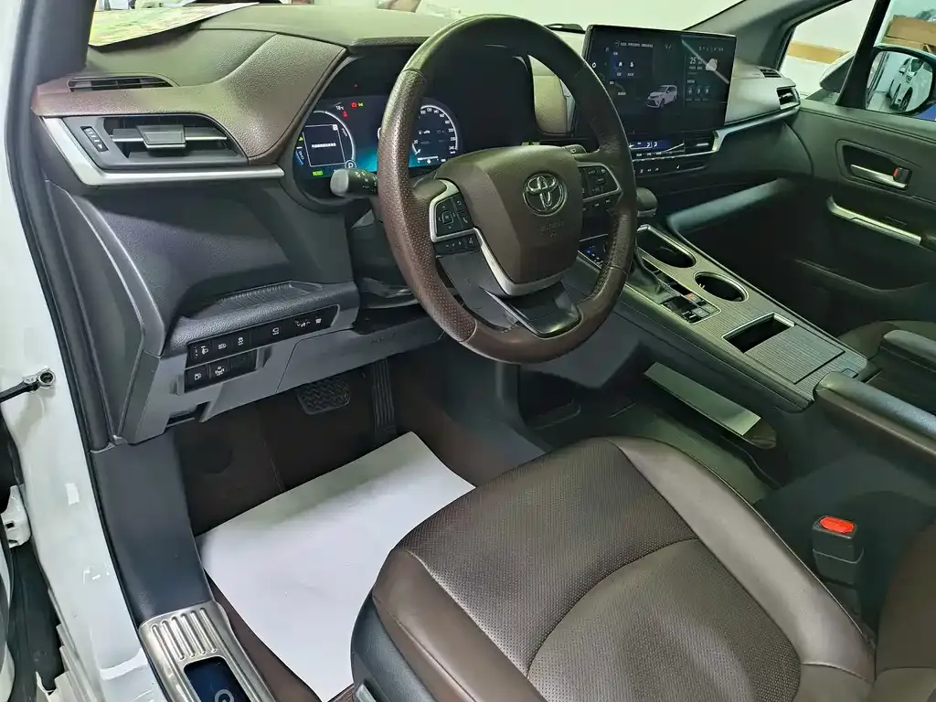 Toyota Granvia — фото 3