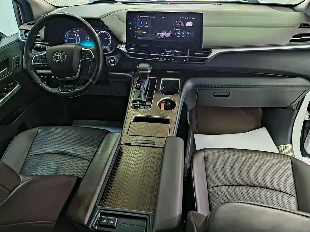 Toyota Granvia — фото 9