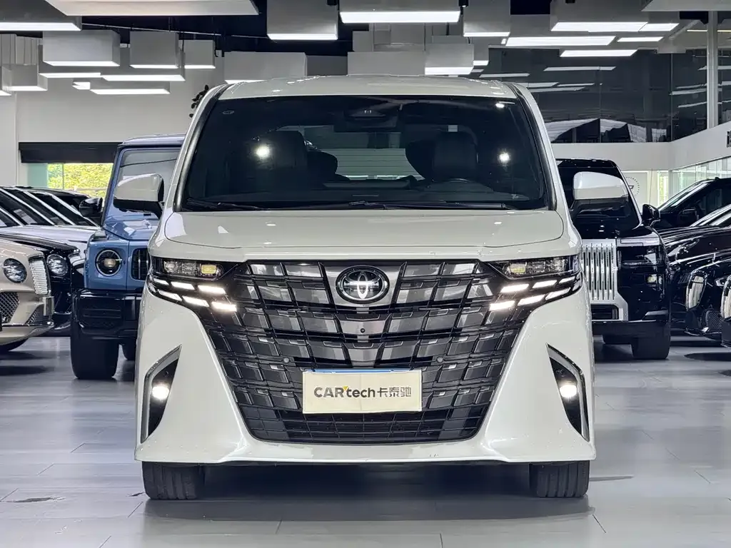 Toyota Alphard — фото 6