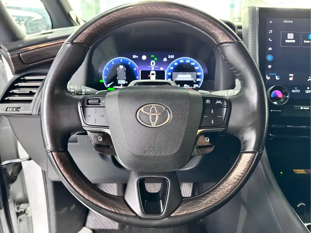 Toyota Alphard — фото 8
