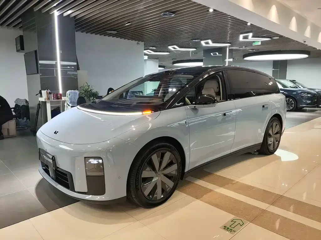 Li Auto i8