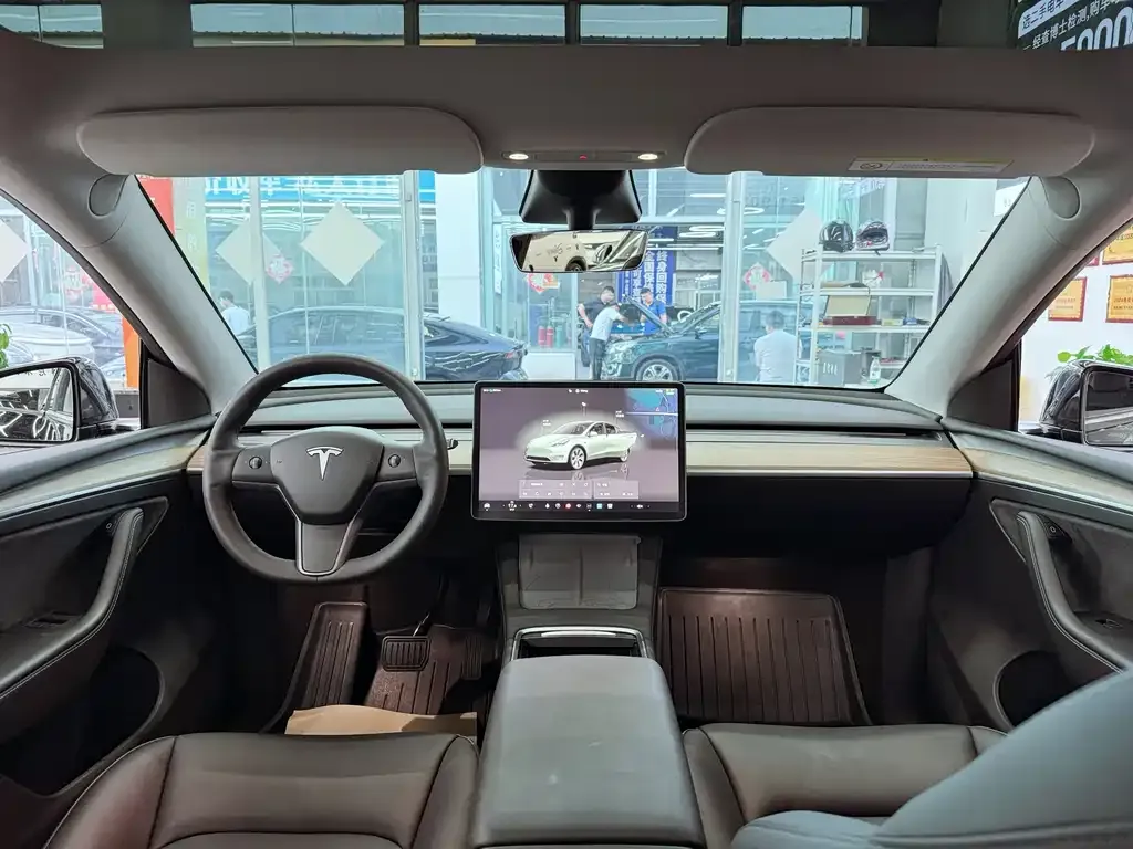 Tesla Model Y — фото 3