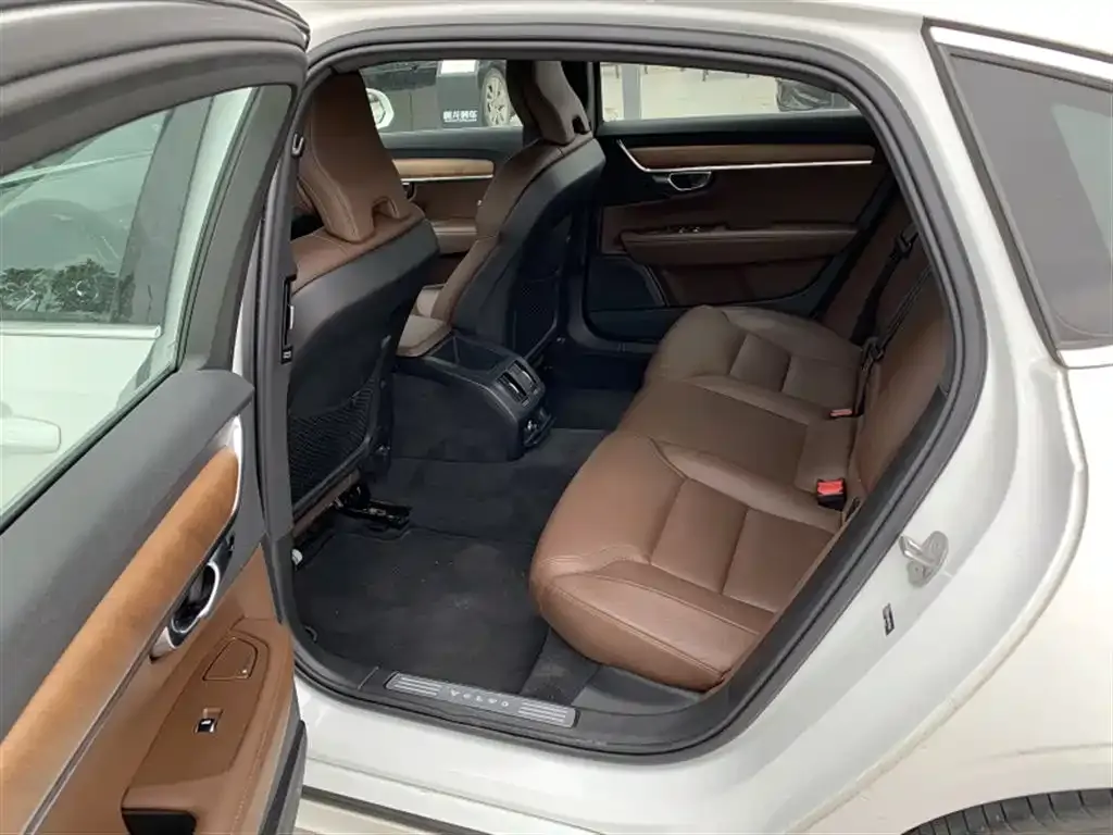 Volvo S90 2024 из CN, фото 6