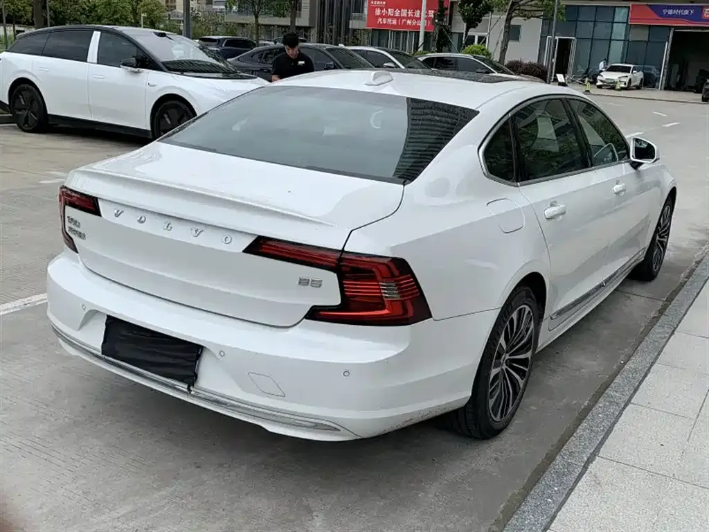 Volvo S90 2024 из CN, фото 9