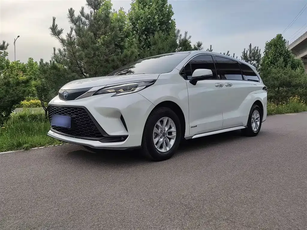 Toyota Granvia — фото 1