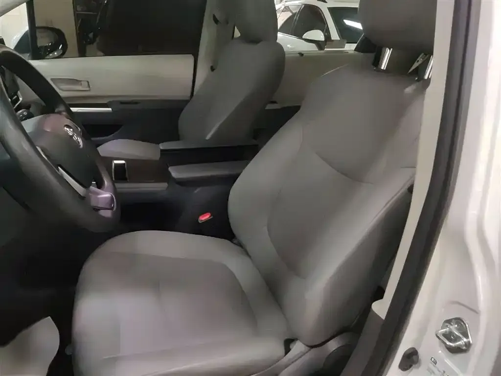 Toyota Granvia — фото 6
