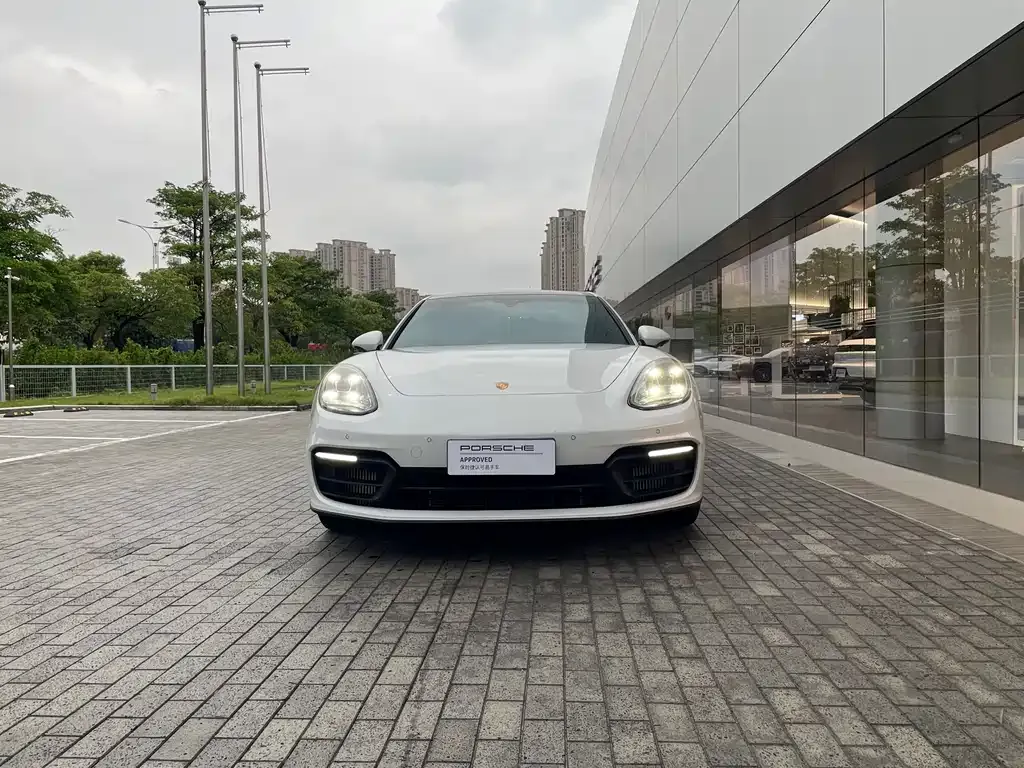 Porsche Panamera — фото 1