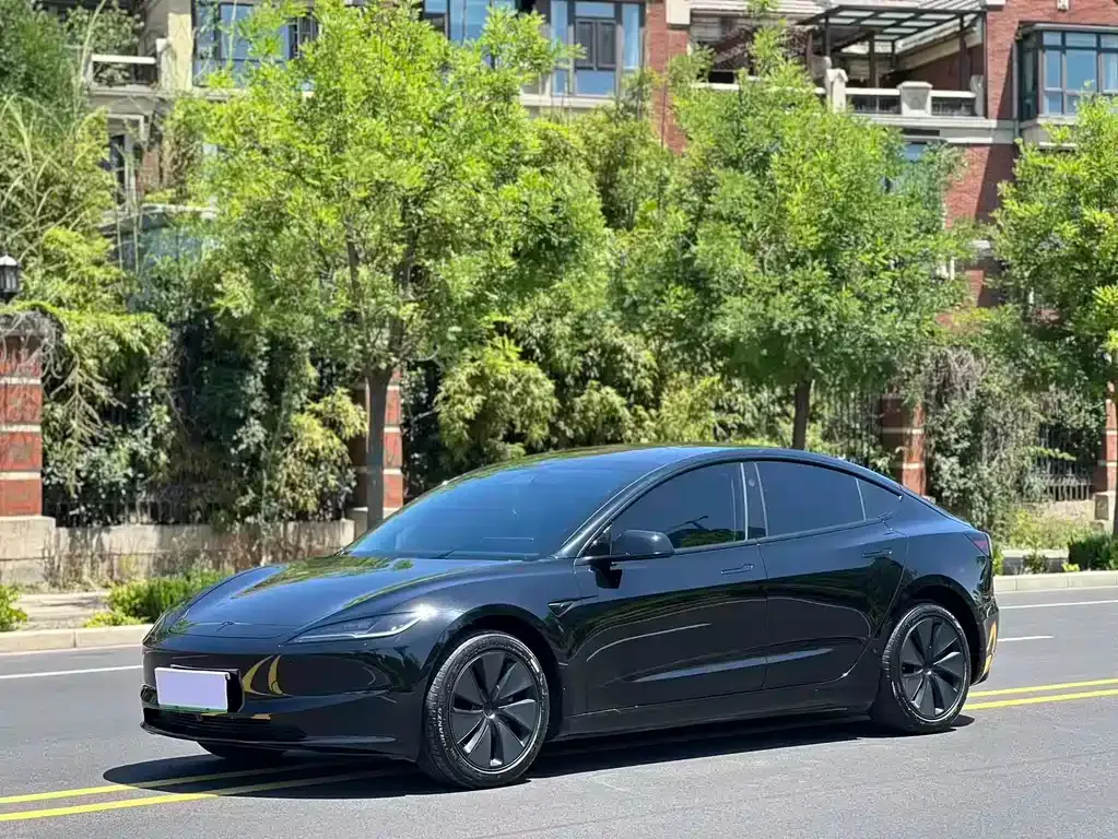 Tesla Model 3 — фото 1