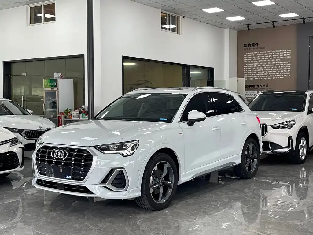 Audi Q3 — фото 1