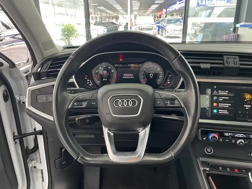 Audi Q3 — фото 5