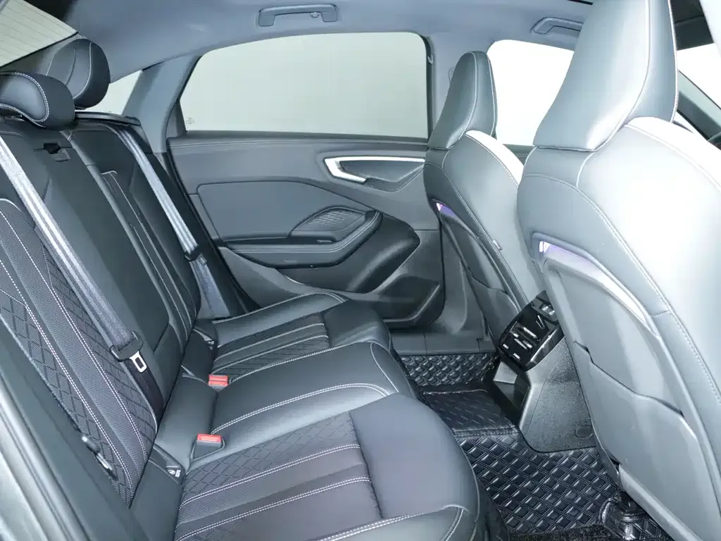 Audi A5L 2026 из CN, фото 10