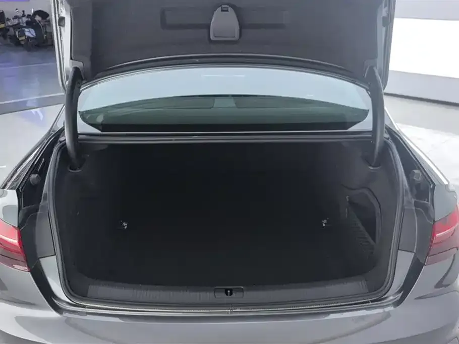 Audi A4L 2023 из CN, фото 8