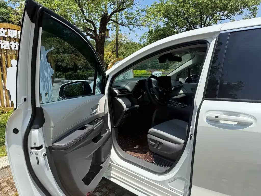 Toyota Sienna 2023 из CN, фото 10