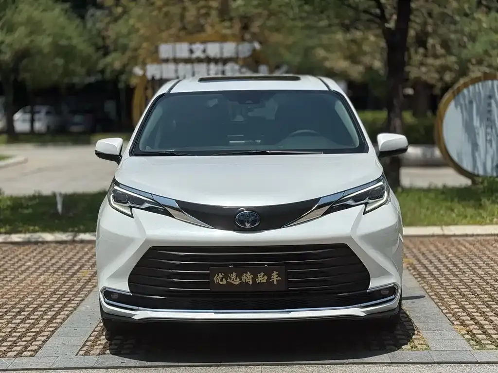 Toyota Sienna 2023 из CN, фото 6