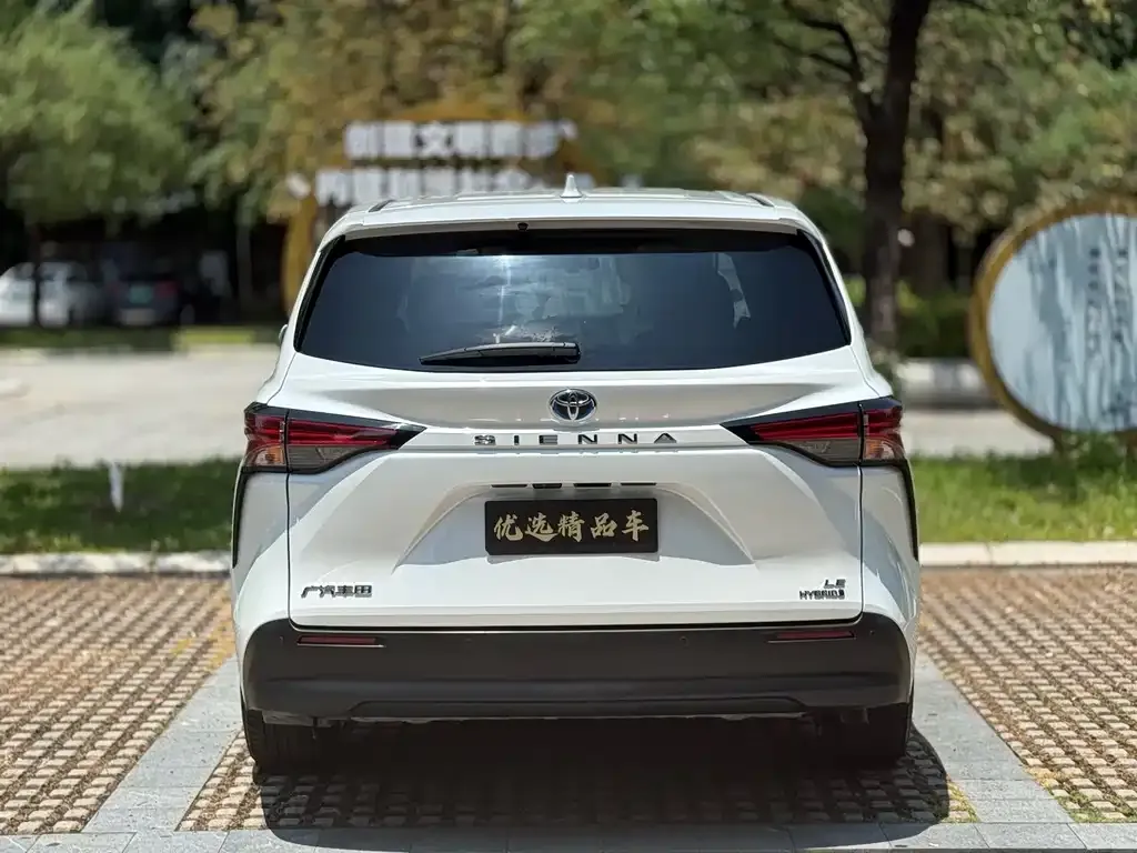 Toyota Sienna 2023 из CN, фото 4