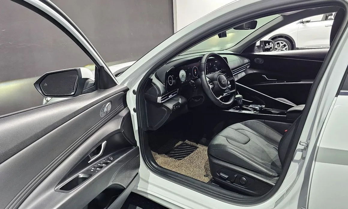 Hyundai AVANTE 2021 из KR, фото 3