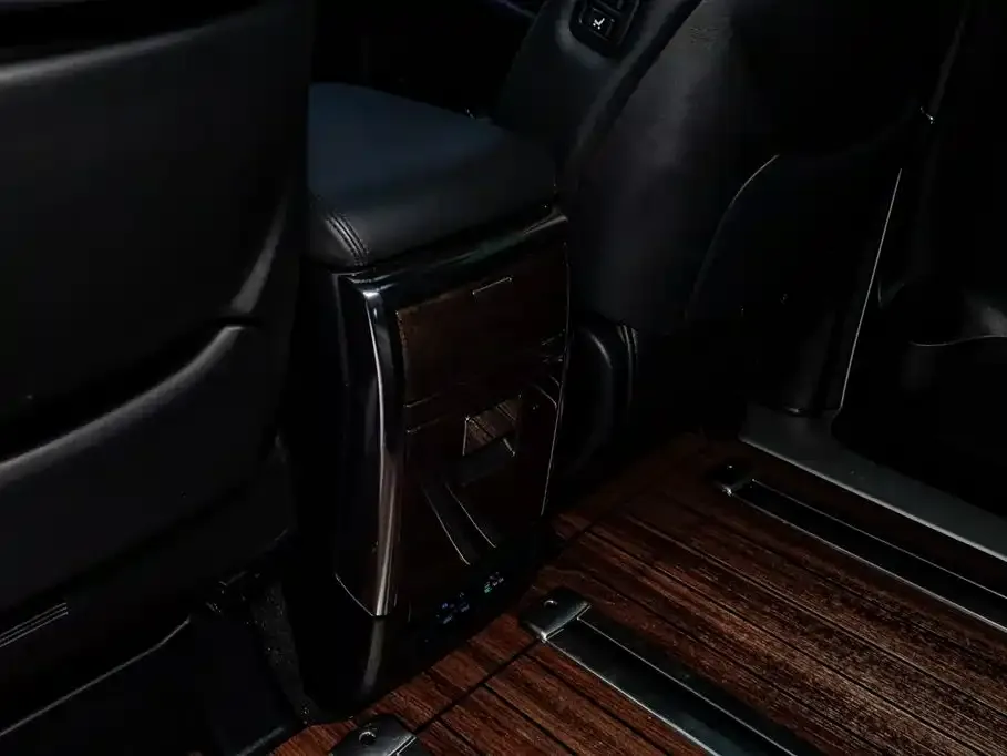 Toyota Alphard — фото 10