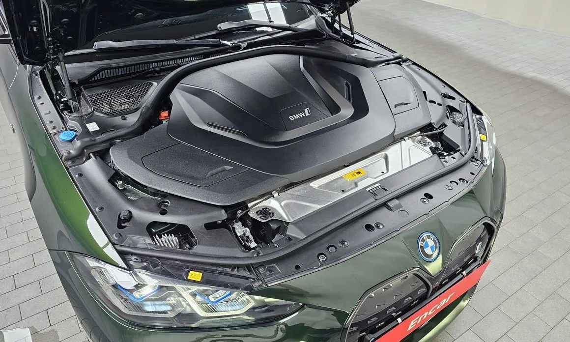BMW i4 — фото 10