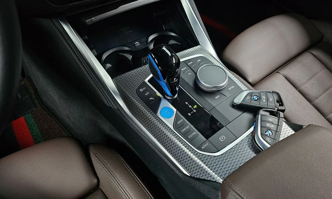 BMW i4 — фото 9