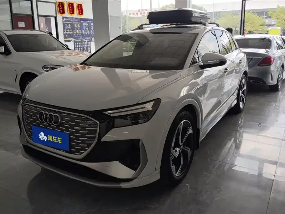 Audi Q4 e-tron — фото 1