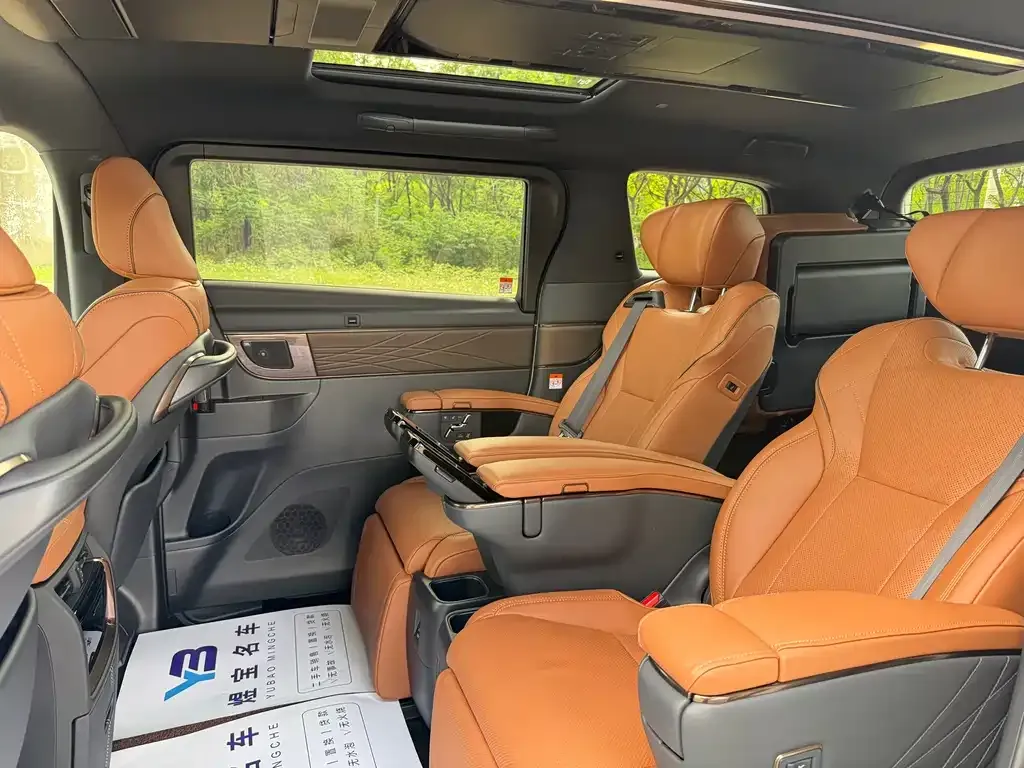 Toyota Alphard — фото 3