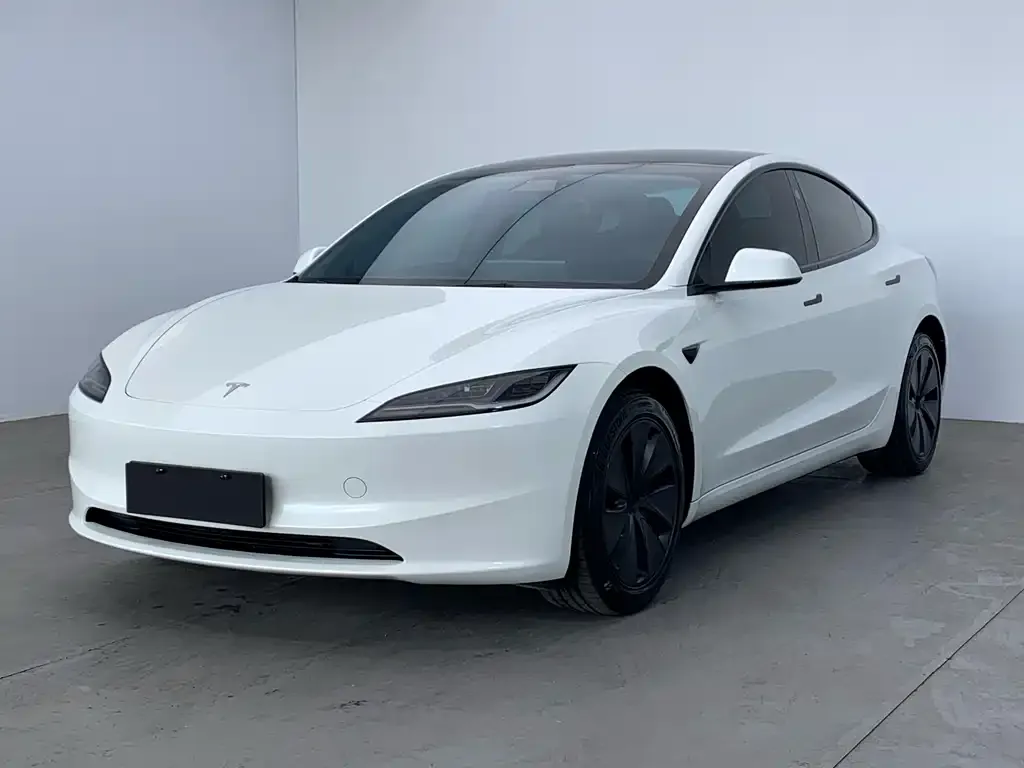 Tesla Model 3 — фото 1