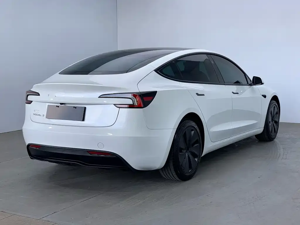 Tesla Model 3 — фото 4