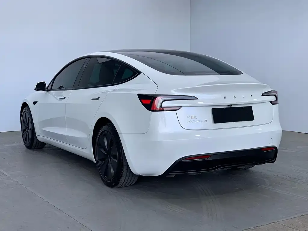 Tesla Model 3 — фото 9