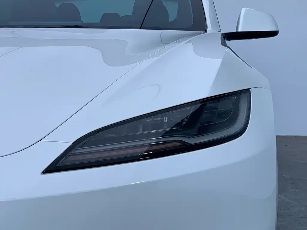 Tesla Model 3 — фото 7