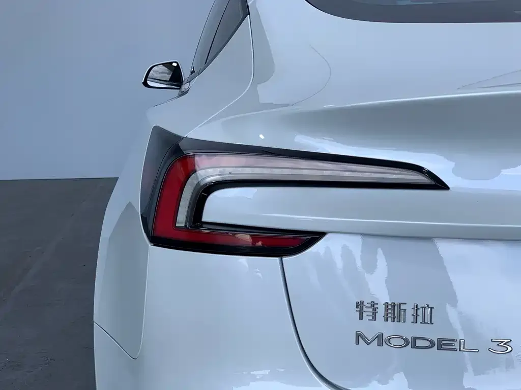 Tesla Model 3 — фото 8